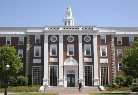 Economista de Harvard lista suas 21 principais regras sobre dinheiro: "tenha sua casa" e "tente comprar em dinheiro"
