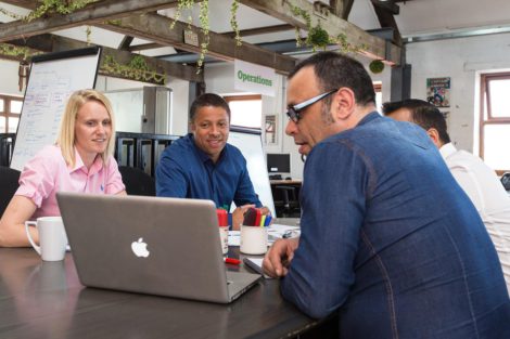 5 maneiras de acertar no modelo de trabalho híbrido e colocar sua empresa na frente